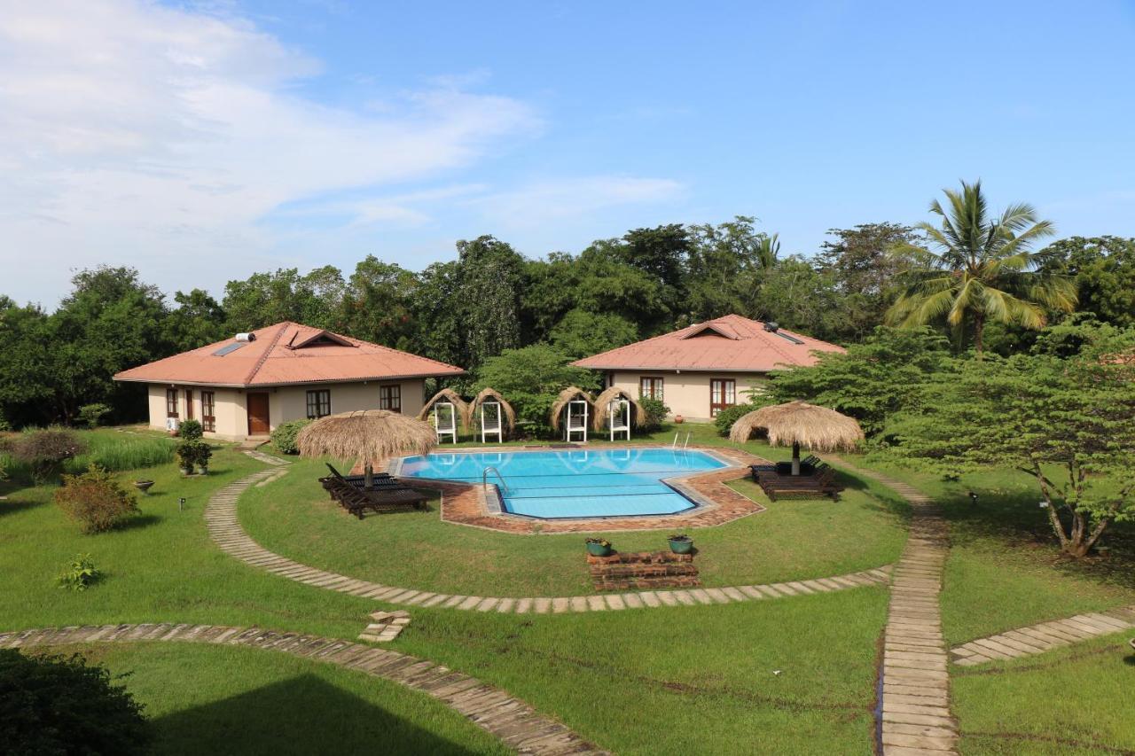 Hibiscus Garden Hotel Tissamaharama Exterior foto